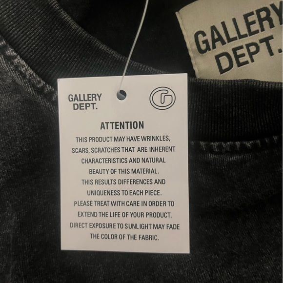 - Gallery dept middle finger skeleton Tee - Picture 7 of 7